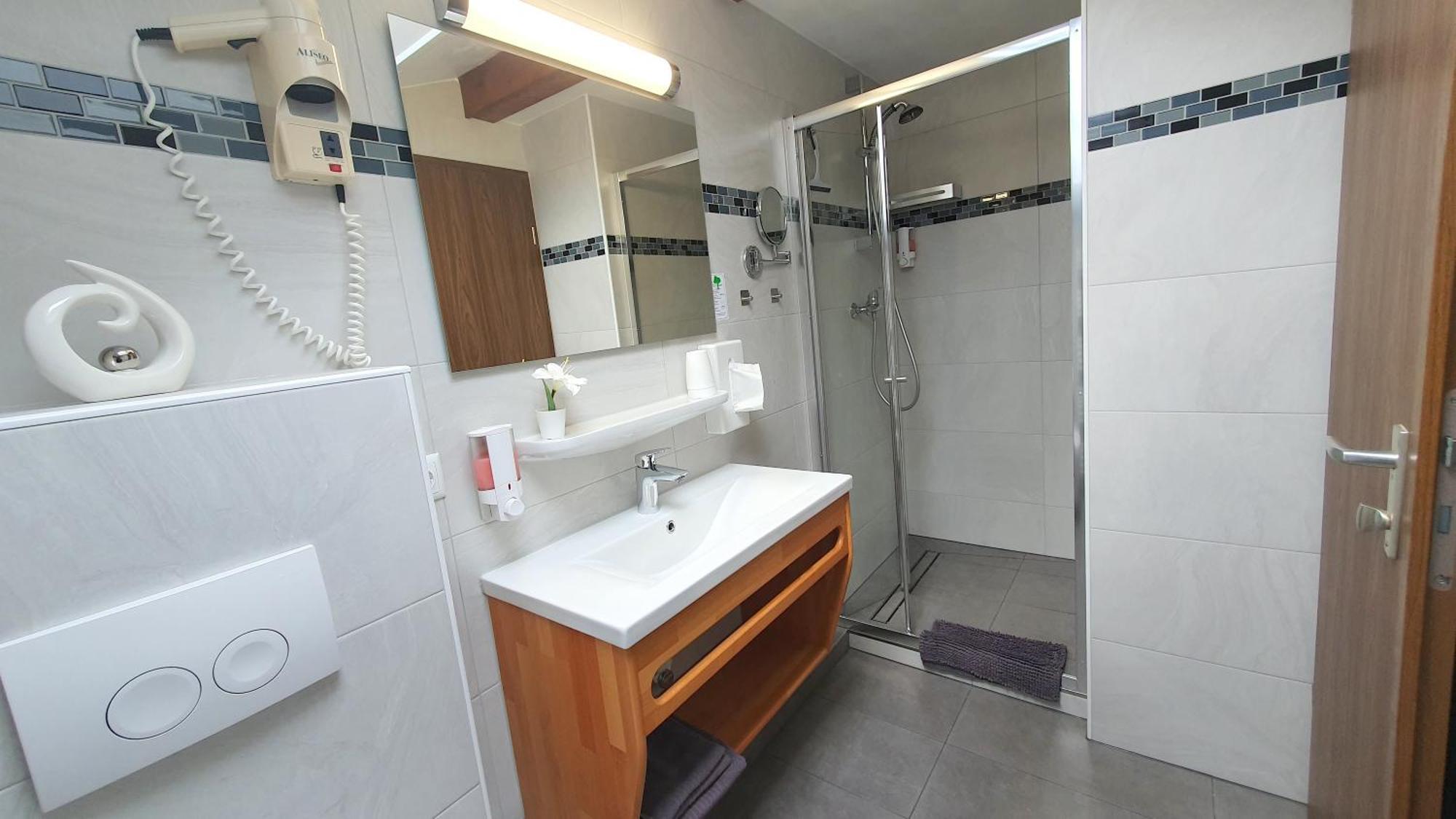 רוהפולדינג Hotel Garni Haus Alpine - Chiemgau Karte Inkl מראה חיצוני תמונה
